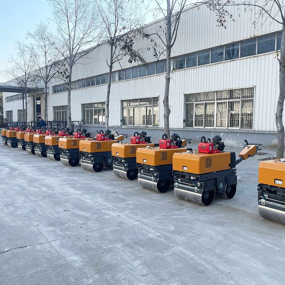 小型壓路機(jī)十字路口施工，瀝青路面的接縫有什么技巧處理